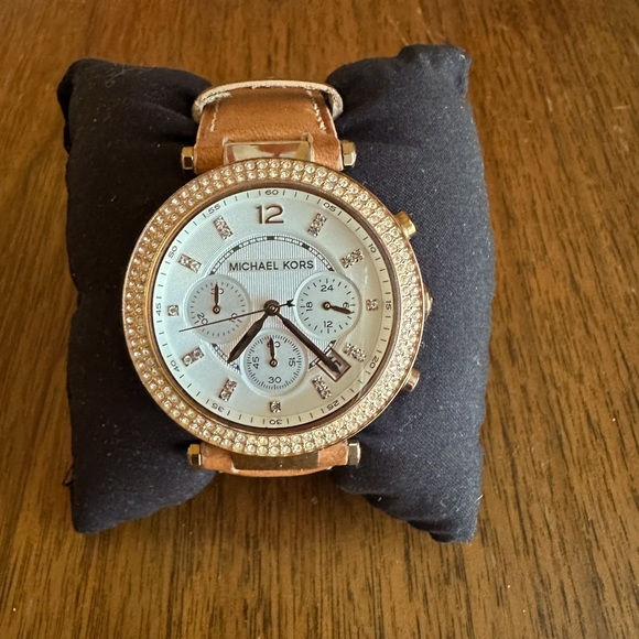 Authentic Michael Kors Parker Chronograph Quartz rose gold Dial Women’s Watch - Picture 2 of 5